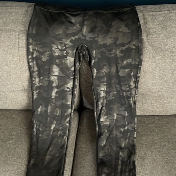 Faux Leather Camo Leggings never been worn - Picture 7 of 8